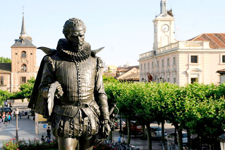 Alcalá de Henares con Cervantes de frente